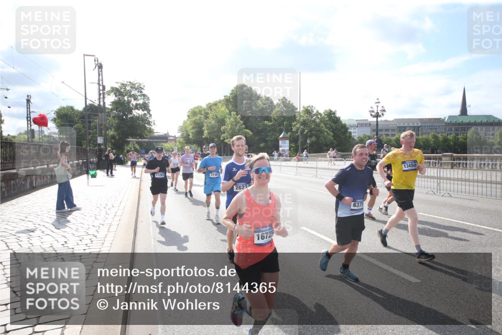 29.06.2025 - hella hamburg halbmarathon Jannik Wohlers http://msf.ph/oto/8144365 29.06.2025 09:53:02 Lombardsbrücke 1466, 1558, 1750, 1759, 2365, 2402, 2623, 3146, 3414, 4091, 4310, 4553, 5022, 5460, 5623, 5624, 5692, 6071, 6203, 6282, 6375, 6460, 6903, 7204, 7322, 7450, 7765, 9126, 9200, 9303, 9305, 9534, 9544, 9794, 9965, 10246, 10789, 11283, 11648, 11858, 12035, 12643, 13009, 13303, 13450, 13690, 14034, 14200, 14275, 14464, 14794, 15519, 15629, 15803, 15900, 16105, 16286, 16333, 16617, 16685, 16725, 17384, 17718, 17729, 17748, 17960, 18678 meine-sportfotos.de