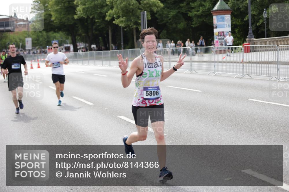 29.06.2025 - hella hamburg halbmarathon Jannik Wohlers http://msf.ph/oto/8144366 29.06.2025 10:09:01 Lombardsbrücke 1483, 1513, 2978, 4859, 5806, 5885, 6674, 7187, 9988, 10194, 12156, 12862, 13210, 13660, 15697, 16688, 18726, 18727, 19166 meine-sportfotos.de
