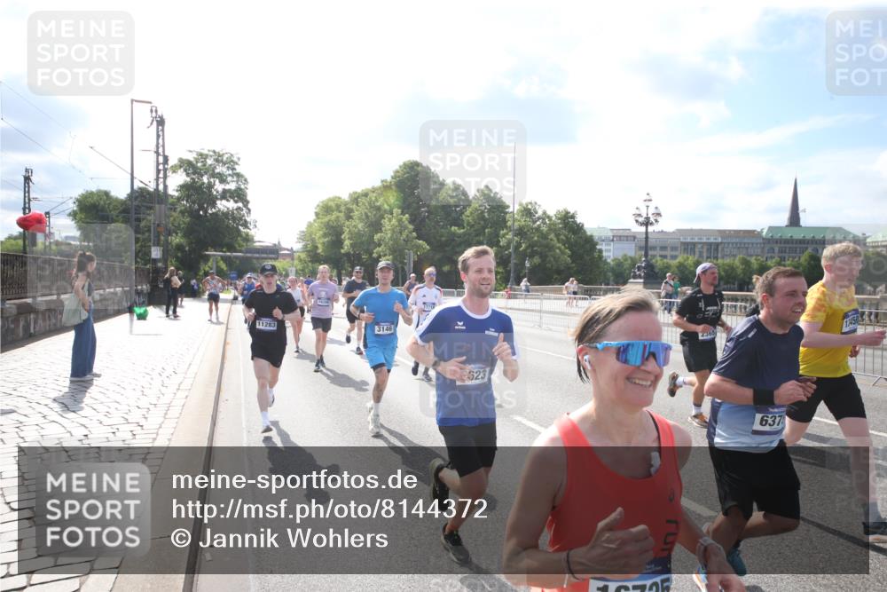 29.06.2025 - hella hamburg halbmarathon Jannik Wohlers http://msf.ph/oto/8144372 29.06.2025 09:53:03 Lombardsbrücke 1466, 1558, 1750, 1759, 2365, 2402, 2623, 3146, 3186, 3414, 4091, 4310, 4553, 5022, 5460, 5624, 5692, 6071, 6203, 6282, 6375, 6460, 6903, 7204, 7322, 7450, 7765, 9126, 9200, 9303, 9305, 9534, 9626, 9794, 9965, 10246, 10789, 11283, 11648, 11858, 12035, 12643, 13009, 13303, 13450, 13690, 14034, 14200, 14275, 14464, 15519, 15629, 15803, 15900, 16105, 16286, 16333, 16617, 16685, 16725, 17384, 17718, 17729, 17748, 17960, 18638, 18678 meine-sportfotos.de