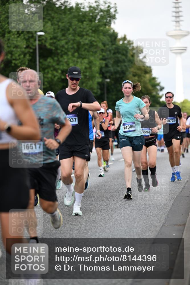 29.06.2025 - hella hamburg halbmarathon Dr. Thomas Lammeyer http://msf.ph/oto/8144396 29.06.2025 10:05:17 Kennedybrücke 1387, 1420, 1526, 1726, 2006, 2091, 2354, 2363, 2490, 2936, 3425, 3625, 3740, 4068, 4238, 4249, 4319, 4370, 4708, 5675, 6087, 6147, 6487, 6531, 6591, 6835, 6924, 7287, 7658, 7757, 7759, 7761, 8030, 8046, 8326, 8691, 8923, 9124, 9932, 10383, 10576, 10705 meine-sportfotos.de