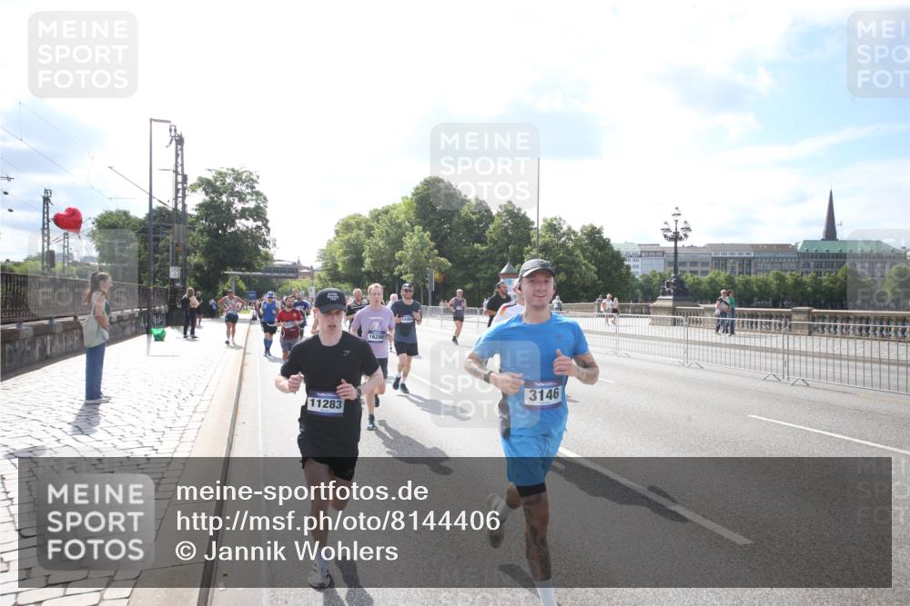 29.06.2025 - hella hamburg halbmarathon Jannik Wohlers http://msf.ph/oto/8144406 29.06.2025 09:53:04 Lombardsbrücke 1466, 1558, 1750, 1759, 2365, 2402, 2623, 3146, 3186, 3414, 4091, 4310, 4553, 5022, 5460, 5624, 5692, 6071, 6203, 6282, 6375, 6460, 6903, 7204, 7322, 7765, 9126, 9200, 9303, 9305, 9534, 9626, 9794, 9965, 10246, 10789, 11283, 11648, 11858, 12035, 12643, 13009, 13303, 13450, 13690, 14034, 14200, 14262, 14275, 14464, 15519, 15629, 15803, 15900, 16084, 16105, 16286, 16333, 16617, 16685, 16725, 17384, 17718, 17729, 17748, 17960, 18638, 18678 meine-sportfotos.de