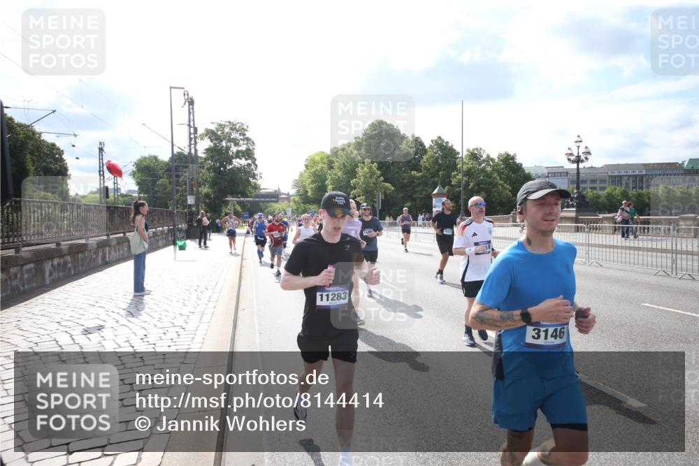 29.06.2025 - hella hamburg halbmarathon Jannik Wohlers http://msf.ph/oto/8144414 29.06.2025 09:53:04 Lombardsbrücke 1466, 1558, 1750, 1759, 2365, 2402, 2623, 3146, 3186, 3414, 4091, 4310, 4553, 5022, 5460, 5624, 5692, 6071, 6203, 6282, 6375, 6460, 6903, 7204, 7322, 7765, 9126, 9200, 9303, 9305, 9534, 9626, 9794, 9965, 10246, 10789, 11283, 11648, 11858, 12035, 12643, 13009, 13303, 13450, 13690, 14034, 14200, 14262, 14275, 14464, 15519, 15629, 15803, 15900, 16084, 16105, 16286, 16333, 16617, 16685, 16725, 17384, 17718, 17729, 17748, 17960, 18638, 18678 meine-sportfotos.de