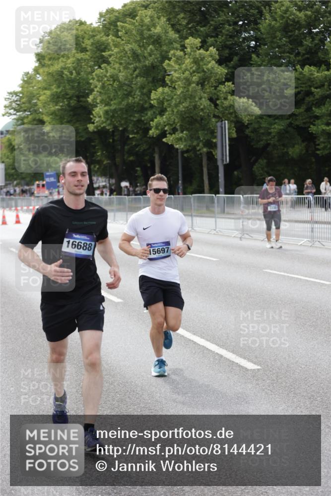 29.06.2025 - hella hamburg halbmarathon Jannik Wohlers http://msf.ph/oto/8144421 29.06.2025 10:09:03 Lombardsbrücke 1483, 1513, 2978, 4859, 5806, 5885, 6674, 7187, 9988, 10194, 12156, 12862, 13660, 15697, 16688, 18726, 18727, 19166 meine-sportfotos.de