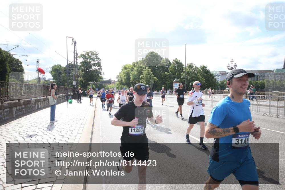 29.06.2025 - hella hamburg halbmarathon Jannik Wohlers http://msf.ph/oto/8144423 29.06.2025 09:53:04 Lombardsbrücke 1466, 1558, 1750, 1759, 2365, 2402, 2623, 3146, 3186, 3414, 4091, 4310, 4553, 5022, 5460, 5624, 5692, 6071, 6203, 6282, 6375, 6460, 6903, 7204, 7322, 7765, 9126, 9200, 9303, 9305, 9534, 9626, 9794, 9965, 10246, 10789, 11283, 11648, 11858, 12035, 12643, 13009, 13303, 13450, 13690, 14034, 14200, 14262, 14275, 14464, 15519, 15629, 15803, 15900, 16084, 16105, 16286, 16333, 16617, 16685, 16725, 17384, 17718, 17729, 17748, 17960, 18638, 18678 meine-sportfotos.de