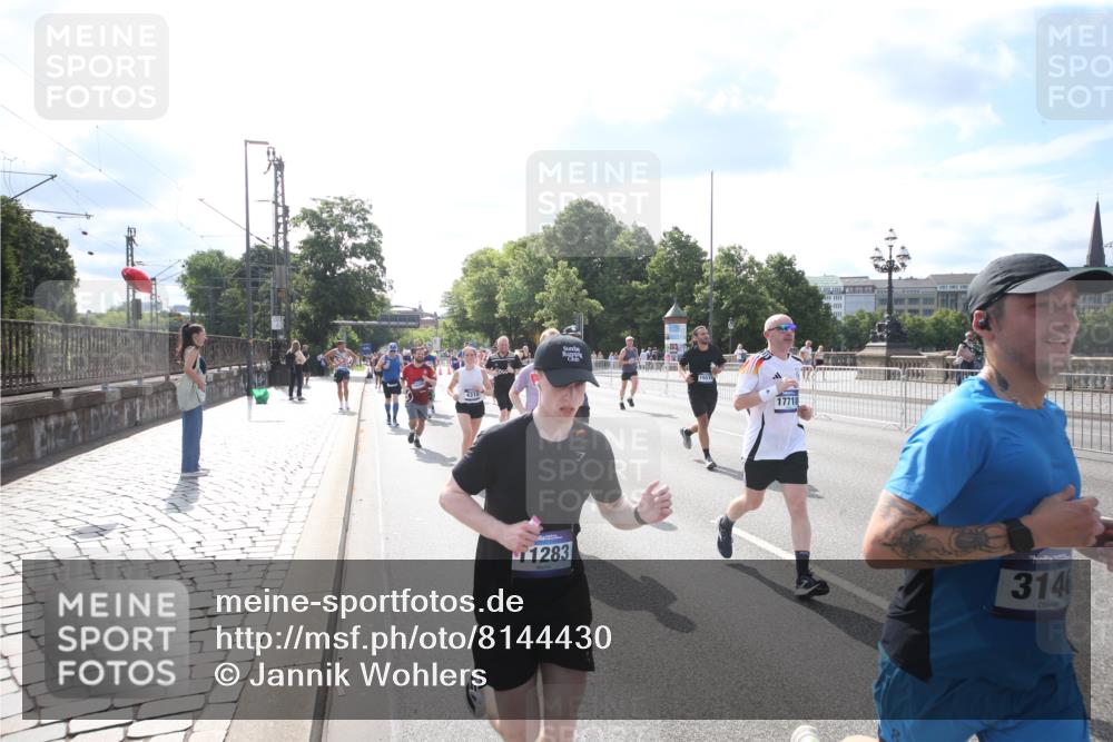 29.06.2025 - hella hamburg halbmarathon Jannik Wohlers http://msf.ph/oto/8144430 29.06.2025 09:53:04 Lombardsbrücke 1466, 1558, 1750, 1759, 2365, 2402, 2623, 3146, 3186, 3414, 4091, 4310, 4553, 5022, 5460, 5624, 5692, 6071, 6203, 6282, 6375, 6460, 6903, 7204, 7322, 7765, 9126, 9200, 9303, 9305, 9534, 9626, 9794, 9965, 10246, 10789, 11283, 11648, 11858, 12035, 12643, 13009, 13303, 13450, 13690, 14034, 14200, 14262, 14275, 14464, 15519, 15629, 15803, 15900, 16084, 16105, 16286, 16333, 16617, 16685, 16725, 17384, 17718, 17729, 17748, 17960, 18638, 18678 meine-sportfotos.de