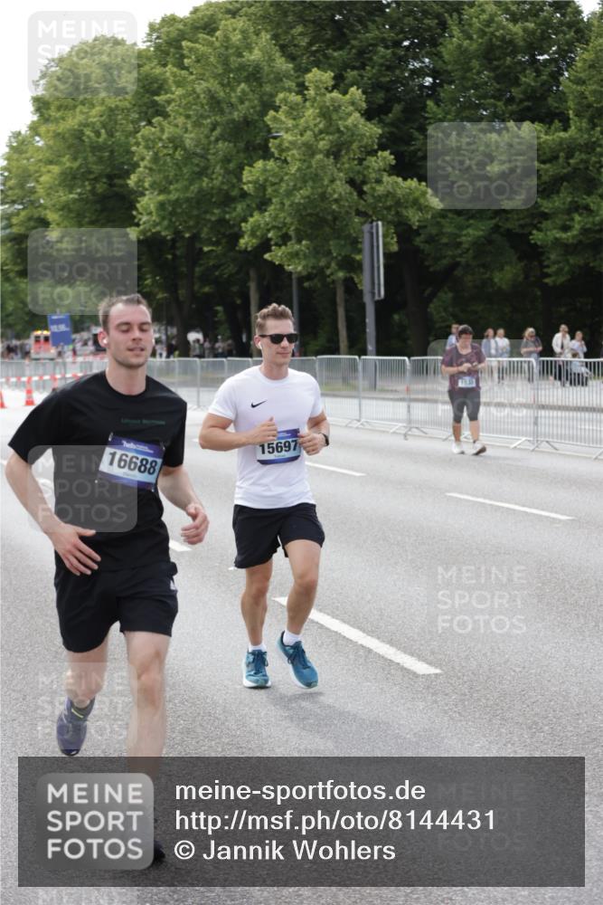 29.06.2025 - hella hamburg halbmarathon Jannik Wohlers http://msf.ph/oto/8144431 29.06.2025 10:09:03 Lombardsbrücke 1483, 1513, 2978, 4859, 5806, 5885, 6674, 7187, 9988, 10194, 12156, 12862, 13660, 15697, 16688, 18726, 18727, 19166 meine-sportfotos.de
