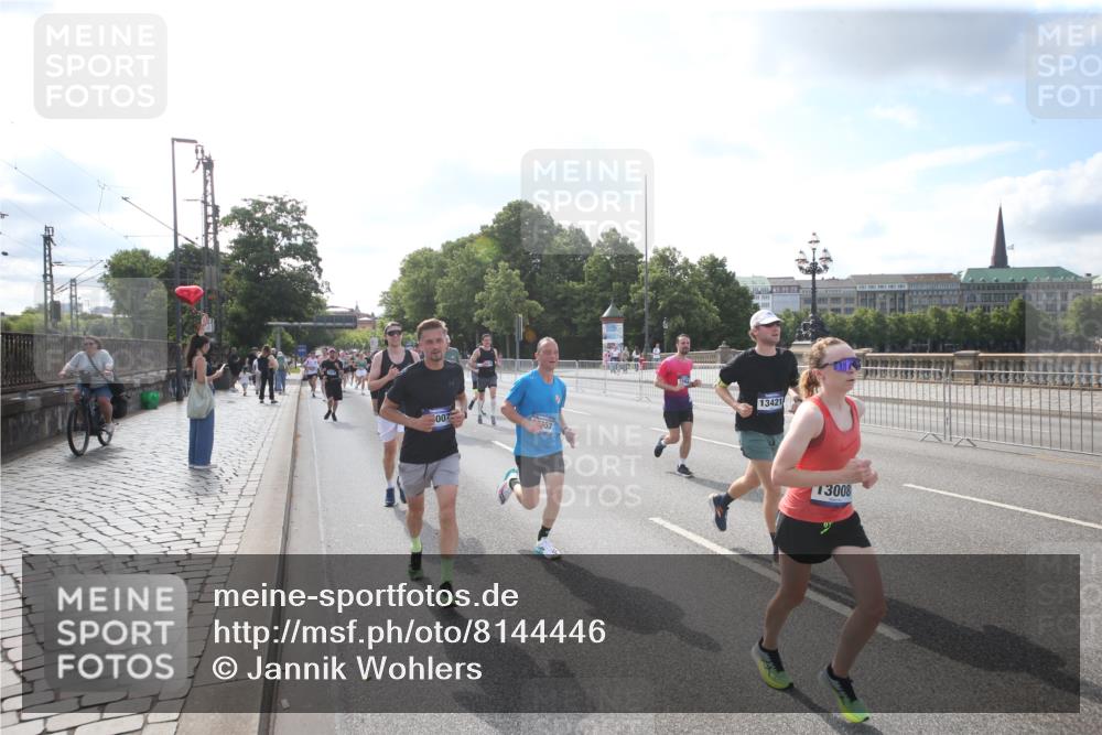 29.06.2025 - hella hamburg halbmarathon Jannik Wohlers http://msf.ph/oto/8144446 29.06.2025 09:54:12 Lombardsbrücke 1171, 1342, 1549, 1817, 1942, 2020, 2442, 2470, 2561, 2670, 2889, 3562, 4017, 4816, 5447, 5706, 5884, 6266, 6723, 6819, 7087, 7274, 7709, 8142, 8374, 8482, 8916, 9038, 9051, 9924, 10057, 10237, 11422, 11518, 11519, 11688, 12367, 12413, 12776, 13008, 13398, 13421, 13630, 13919, 14248, 14361, 14797, 14911, 15981, 16626, 16834, 17353, 17461, 17753, 17865, 17905, 18370, 18801, 18915, 18923, 18942, 19007, 19038, 19051, 19137 meine-sportfotos.de