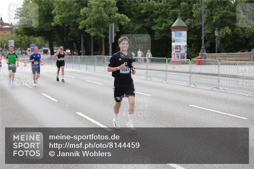 29.06.2025 - hella hamburg halbmarathon Jannik Wohlers http://msf.ph/oto/8144459 29.06.2025 10:09:37 Lombardsbrücke 1052, 1548, 3921, 4592, 5511, 7058, 7081, 7333, 7636, 9150, 9366, 9434, 9674, 9781, 10036, 10943, 11027, 12567, 16191, 16445, 16455, 17148, 17899, 18196, 18707 meine-sportfotos.de