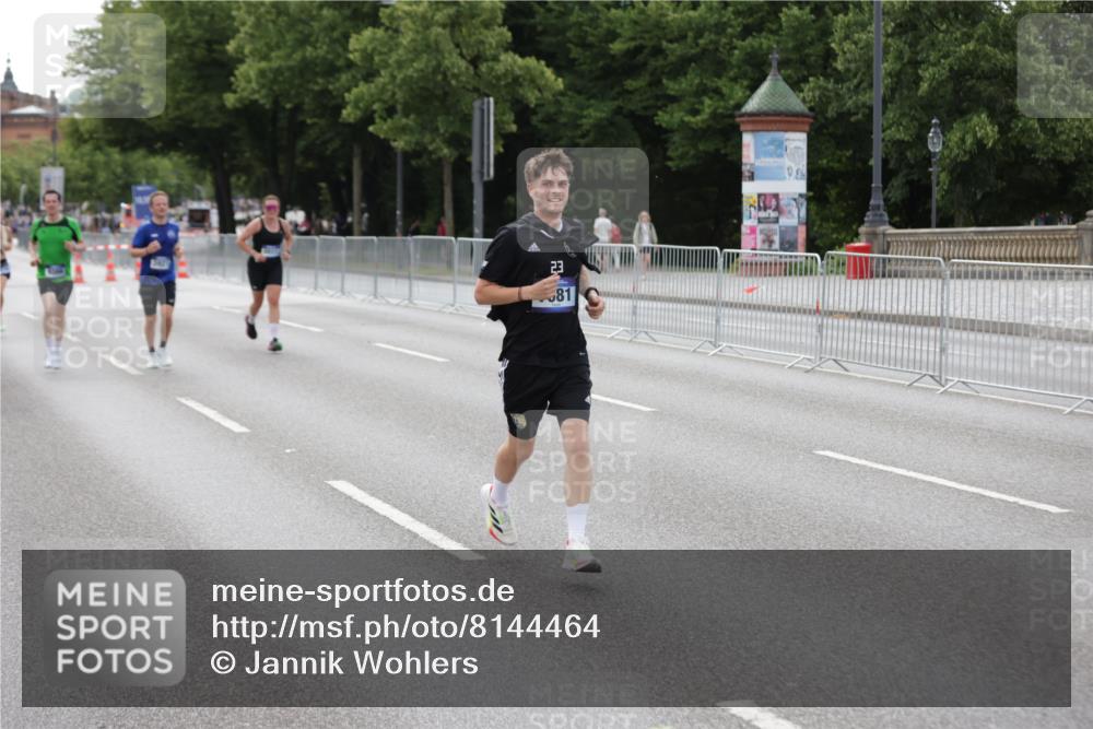 29.06.2025 - hella hamburg halbmarathon Jannik Wohlers http://msf.ph/oto/8144464 29.06.2025 10:09:37 Lombardsbrücke 1052, 1548, 3921, 4592, 5511, 7058, 7081, 7333, 7636, 9150, 9366, 9434, 9674, 9781, 10036, 10943, 11027, 12567, 16191, 16445, 16455, 17148, 17899, 18196, 18707 meine-sportfotos.de