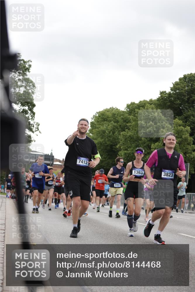 29.06.2025 - hella hamburg halbmarathon Jannik Wohlers http://msf.ph/oto/8144468 29.06.2025 10:46:28 Lombardsbrücke 1073, 1286, 1363, 1371, 1375, 1720, 1999, 2162, 2211, 2320, 2327, 2556, 2665, 2981, 3277, 3406, 3407, 3734, 3823, 4202, 4296, 4342, 5111, 5114, 5700, 5796, 5953, 6496, 6740, 7412, 7827, 8486, 8553, 8684, 9050, 9092, 9139, 9243, 9743, 9758, 9949, 10514, 10515, 10591, 11618, 12140, 12258, 13195, 13756, 13757, 13885, 14011, 14181, 14680, 14891, 15806, 16987, 17288, 17459, 18315, 18403, 18881, 18924, 18950 meine-sportfotos.de