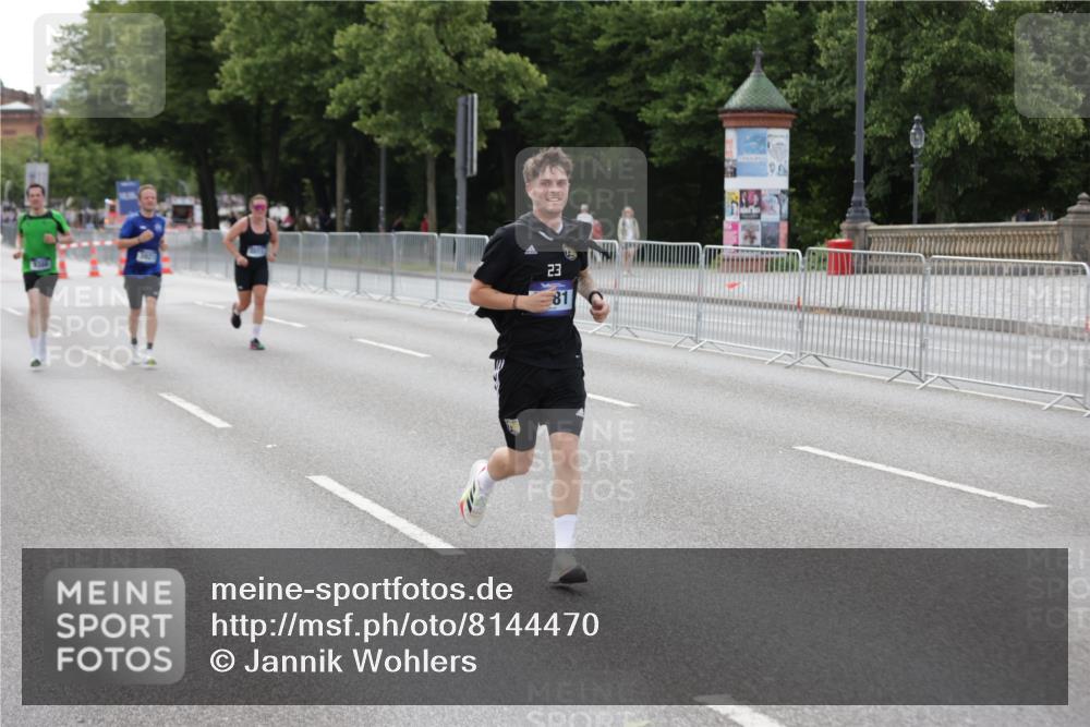 29.06.2025 - hella hamburg halbmarathon Jannik Wohlers http://msf.ph/oto/8144470 29.06.2025 10:09:37 Lombardsbrücke 1052, 1548, 3921, 4592, 5511, 7058, 7081, 7333, 7636, 9150, 9366, 9434, 9674, 9781, 10036, 10943, 11027, 12567, 16191, 16445, 16455, 17148, 17899, 18196, 18707 meine-sportfotos.de