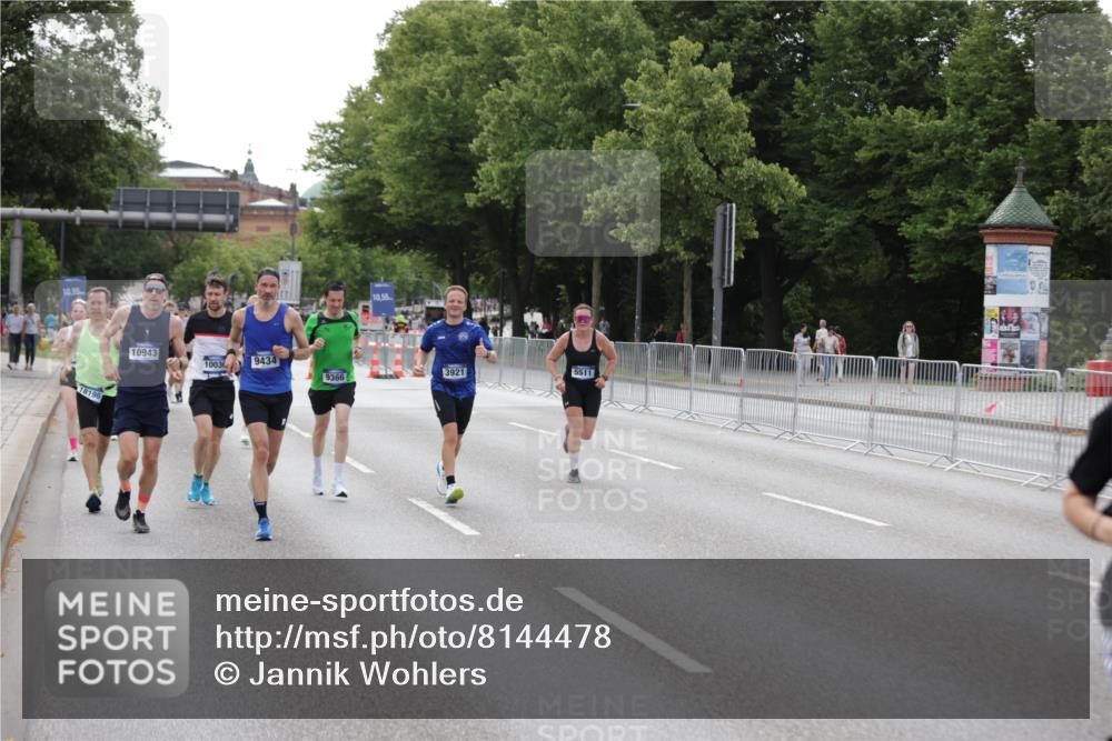 29.06.2025 - hella hamburg halbmarathon Jannik Wohlers http://msf.ph/oto/8144478 29.06.2025 10:09:38 Lombardsbrücke 1548, 3921, 4592, 5511, 7081, 7333, 7636, 9150, 9366, 9434, 9674, 9781, 10036, 10943, 11027, 12567, 16191, 16445, 16455, 17148, 17899, 18196, 18707 meine-sportfotos.de