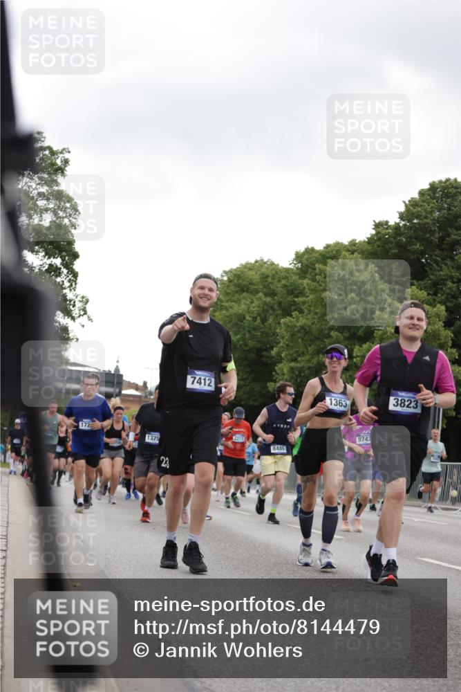 29.06.2025 - hella hamburg halbmarathon Jannik Wohlers http://msf.ph/oto/8144479 29.06.2025 10:46:28 Lombardsbrücke 1073, 1286, 1363, 1371, 1375, 1720, 1999, 2162, 2211, 2320, 2327, 2556, 2665, 2981, 3277, 3406, 3407, 3734, 3823, 4202, 4296, 4342, 5111, 5114, 5700, 5796, 5953, 6496, 6740, 7412, 7827, 8486, 8553, 8684, 9050, 9092, 9139, 9243, 9743, 9758, 9949, 10514, 10515, 10591, 11618, 12140, 12258, 13195, 13756, 13757, 13885, 14011, 14181, 14680, 14891, 15806, 16987, 17288, 17459, 18315, 18403, 18881, 18924, 18950 meine-sportfotos.de