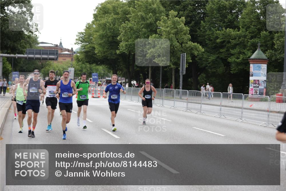 29.06.2025 - hella hamburg halbmarathon Jannik Wohlers http://msf.ph/oto/8144483 29.06.2025 10:09:38 Lombardsbrücke 1548, 3921, 4592, 5511, 7081, 7333, 7636, 9150, 9366, 9434, 9674, 9781, 10036, 10943, 11027, 12567, 16191, 16445, 16455, 17148, 17899, 18196, 18707 meine-sportfotos.de