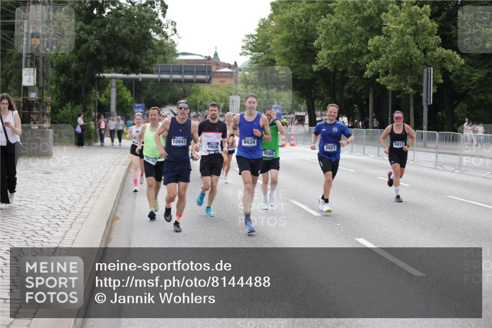 29.06.2025 - hella hamburg halbmarathon Jannik Wohlers http://msf.ph/oto/8144488 29.06.2025 10:09:38 Lombardsbrücke 1548, 3921, 4592, 5511, 7081, 7333, 7636, 9150, 9366, 9434, 9674, 9781, 10036, 10943, 11027, 12567, 16191, 16445, 16455, 17148, 17899, 18196, 18707 meine-sportfotos.de