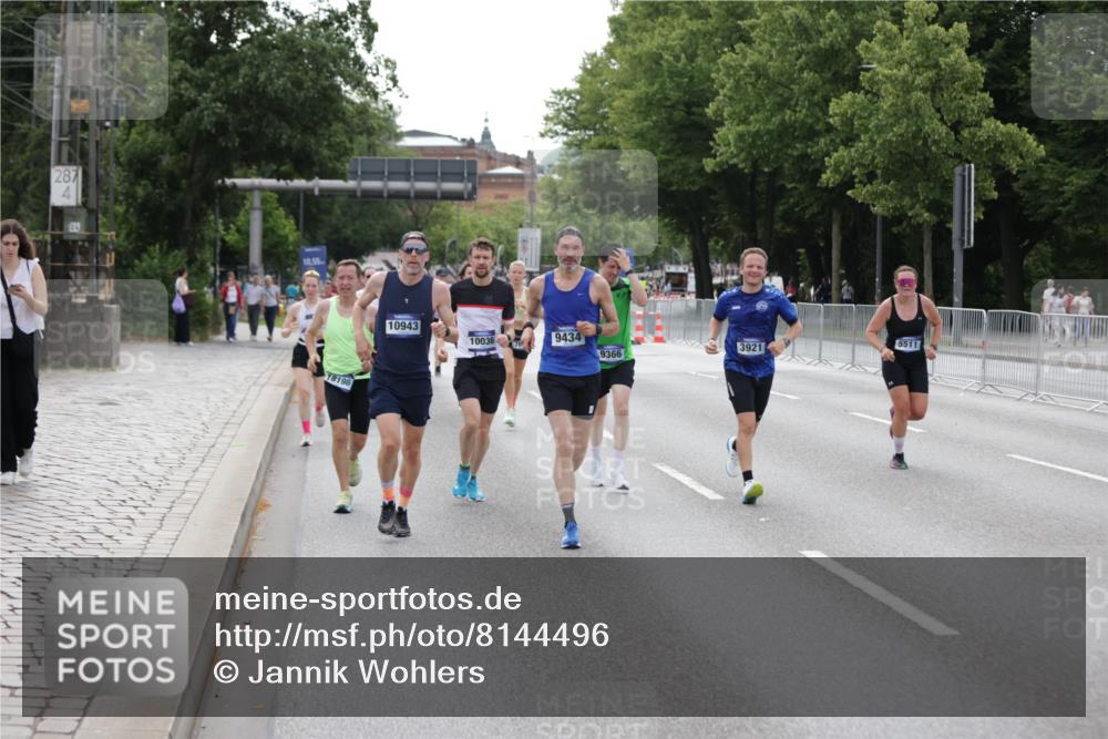 29.06.2025 - hella hamburg halbmarathon Jannik Wohlers http://msf.ph/oto/8144496 29.06.2025 10:09:38 Lombardsbrücke 1548, 3921, 4592, 5511, 7081, 7333, 7636, 9150, 9366, 9434, 9674, 9781, 10036, 10943, 11027, 12567, 16191, 16445, 16455, 17148, 17899, 18196, 18707 meine-sportfotos.de