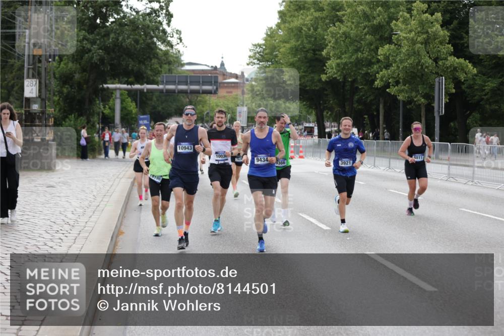 29.06.2025 - hella hamburg halbmarathon Jannik Wohlers http://msf.ph/oto/8144501 29.06.2025 10:09:38 Lombardsbrücke 1548, 3921, 4592, 5511, 7081, 7333, 7636, 9150, 9366, 9434, 9674, 9781, 10036, 10943, 11027, 12567, 16191, 16445, 16455, 17148, 17899, 18196, 18707 meine-sportfotos.de