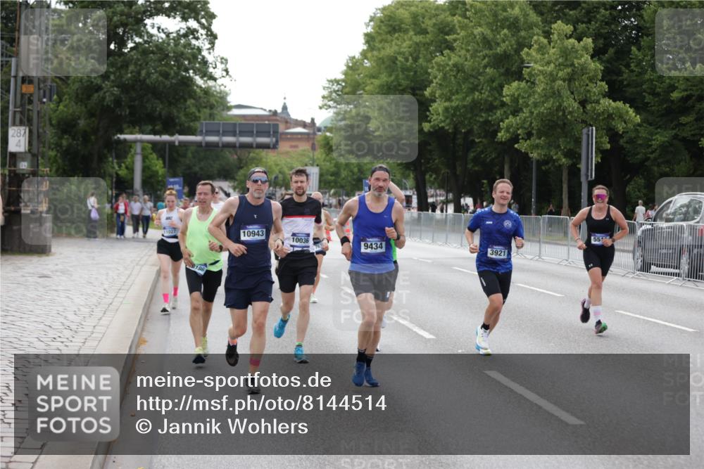29.06.2025 - hella hamburg halbmarathon Jannik Wohlers http://msf.ph/oto/8144514 29.06.2025 10:09:39 Lombardsbrücke 1548, 3921, 4592, 5511, 7081, 7333, 7636, 8890, 9366, 9434, 9674, 9781, 10036, 10943, 11027, 12567, 16445, 16455, 17148, 17899, 18196, 18707 meine-sportfotos.de