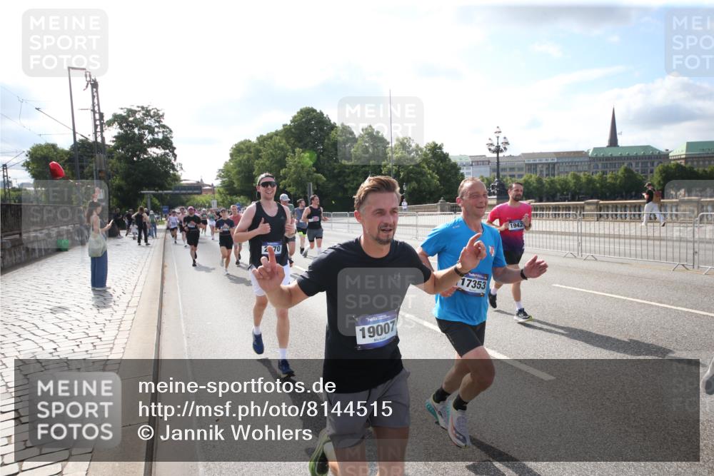 29.06.2025 - hella hamburg halbmarathon Jannik Wohlers http://msf.ph/oto/8144515 29.06.2025 09:54:13 Lombardsbrücke 1171, 1342, 1549, 1817, 1942, 2442, 2470, 2561, 2670, 2889, 3562, 4017, 4816, 5447, 5706, 5884, 6266, 6723, 6819, 7087, 7274, 7709, 8142, 8374, 8482, 8916, 9038, 9051, 9924, 10057, 10237, 11422, 11518, 11519, 11688, 12367, 12413, 12776, 13008, 13398, 13421, 13630, 13919, 14248, 14361, 14797, 14911, 15981, 16626, 16834, 17353, 17461, 17753, 17865, 17905, 18370, 18801, 18915, 18923, 18942, 19007, 19038, 19051 meine-sportfotos.de