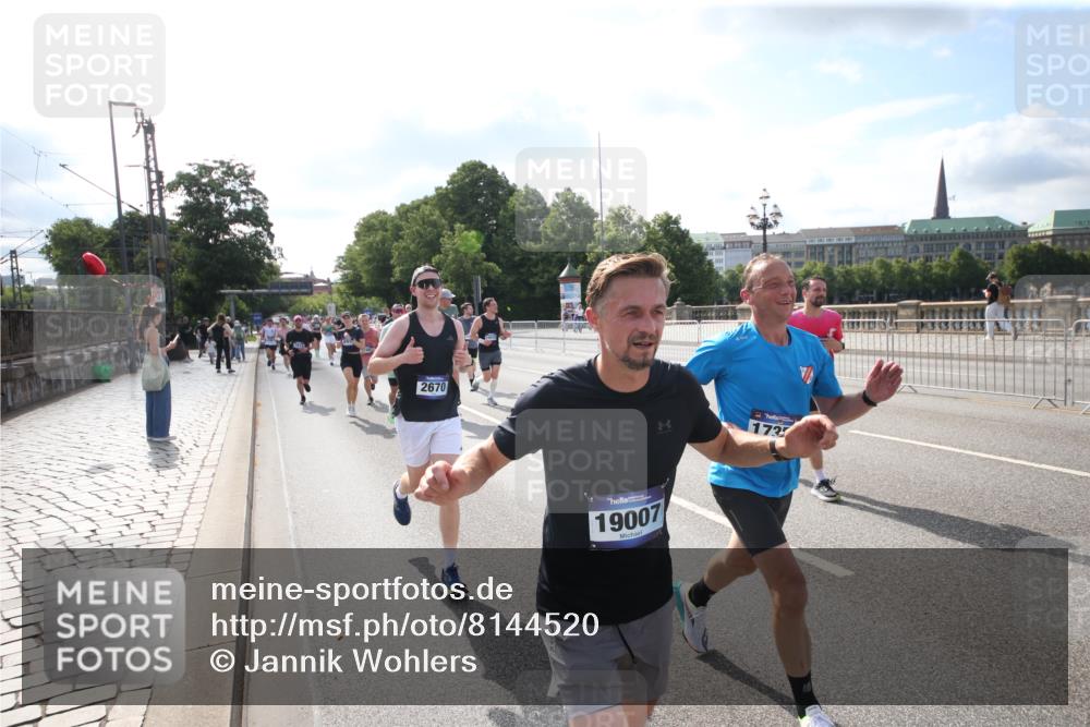 29.06.2025 - hella hamburg halbmarathon Jannik Wohlers http://msf.ph/oto/8144520 29.06.2025 09:54:13 Lombardsbrücke 1171, 1342, 1549, 1817, 1942, 2442, 2470, 2561, 2670, 2889, 3562, 4017, 4816, 5447, 5706, 5884, 6266, 6723, 6819, 7087, 7274, 7709, 8142, 8374, 8482, 8916, 9038, 9051, 9924, 10057, 10237, 11422, 11518, 11519, 11688, 12367, 12413, 12776, 13008, 13398, 13421, 13630, 13919, 14248, 14361, 14797, 14911, 15981, 16626, 16834, 17353, 17461, 17753, 17865, 17905, 18370, 18801, 18915, 18923, 18942, 19007, 19038, 19051 meine-sportfotos.de