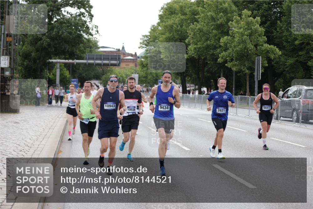 29.06.2025 - hella hamburg halbmarathon Jannik Wohlers http://msf.ph/oto/8144521 29.06.2025 10:09:39 Lombardsbrücke 1548, 3921, 4592, 5511, 7081, 7333, 7636, 8890, 9366, 9434, 9674, 9781, 10036, 10943, 11027, 12567, 16445, 16455, 17148, 17899, 18196, 18707 meine-sportfotos.de