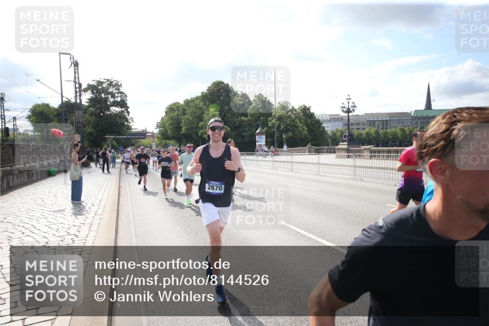 29.06.2025 - hella hamburg halbmarathon Jannik Wohlers http://msf.ph/oto/8144526 29.06.2025 09:54:13 Lombardsbrücke 1171, 1342, 1549, 1817, 1942, 2442, 2470, 2561, 2670, 2889, 3562, 4017, 4816, 5447, 5706, 5884, 6266, 6723, 6819, 7087, 7274, 7709, 8142, 8374, 8482, 8916, 9038, 9051, 9924, 10057, 10237, 11422, 11518, 11519, 11688, 12367, 12413, 12776, 13008, 13398, 13421, 13630, 13919, 14248, 14361, 14797, 14911, 15981, 16626, 16834, 17353, 17461, 17753, 17865, 17905, 18370, 18801, 18915, 18923, 18942, 19007, 19038, 19051 meine-sportfotos.de