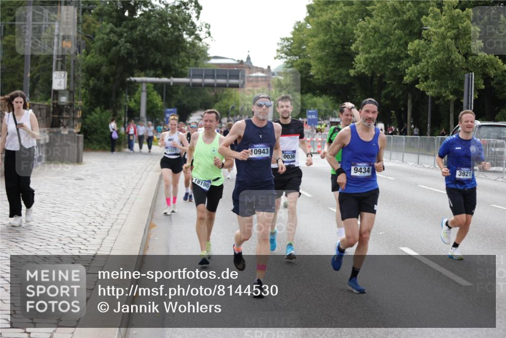 29.06.2025 - hella hamburg halbmarathon Jannik Wohlers http://msf.ph/oto/8144530 29.06.2025 10:09:40 Lombardsbrücke 1548, 3921, 4592, 5511, 7081, 7333, 7636, 8219, 8890, 9366, 9434, 9674, 9781, 10036, 10943, 11027, 12567, 16445, 17148, 18196, 18707 meine-sportfotos.de