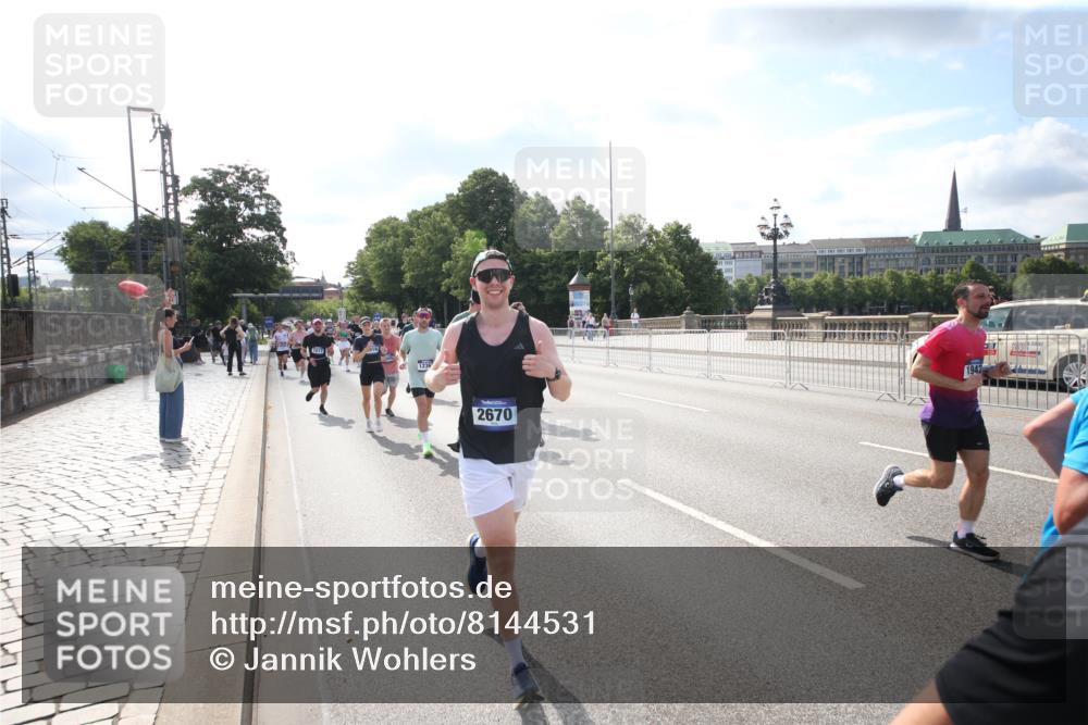 29.06.2025 - hella hamburg halbmarathon Jannik Wohlers http://msf.ph/oto/8144531 29.06.2025 09:54:13 Lombardsbrücke 1171, 1342, 1549, 1817, 1942, 2442, 2470, 2561, 2670, 2889, 3562, 4017, 4816, 5447, 5706, 5884, 6266, 6723, 6819, 7087, 7274, 7709, 8142, 8374, 8482, 8916, 9038, 9051, 9924, 10057, 10237, 11422, 11518, 11519, 11688, 12367, 12413, 12776, 13008, 13398, 13421, 13630, 13919, 14248, 14361, 14797, 14911, 15981, 16626, 16834, 17353, 17461, 17753, 17865, 17905, 18370, 18801, 18915, 18923, 18942, 19007, 19038, 19051 meine-sportfotos.de
