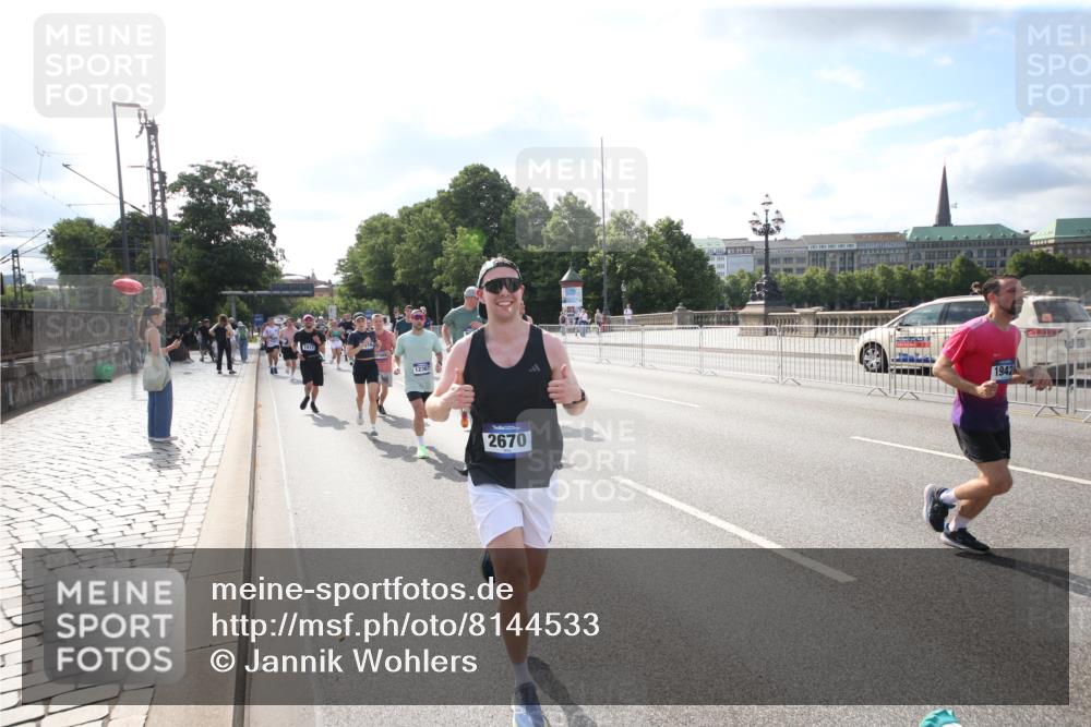 29.06.2025 - hella hamburg halbmarathon Jannik Wohlers http://msf.ph/oto/8144533 29.06.2025 09:54:13 Lombardsbrücke 1171, 1342, 1549, 1817, 1942, 2442, 2470, 2561, 2670, 2889, 3562, 4017, 4816, 5447, 5706, 5884, 6266, 6723, 6819, 7087, 7274, 7709, 8142, 8374, 8482, 8916, 9038, 9051, 9924, 10057, 10237, 11422, 11518, 11519, 11688, 12367, 12413, 12776, 13008, 13398, 13421, 13630, 13919, 14248, 14361, 14797, 14911, 15981, 16626, 16834, 17353, 17461, 17753, 17865, 17905, 18370, 18801, 18915, 18923, 18942, 19007, 19038, 19051 meine-sportfotos.de