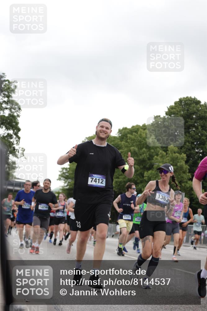 29.06.2025 - hella hamburg halbmarathon Jannik Wohlers http://msf.ph/oto/8144537 29.06.2025 10:46:29 Lombardsbrücke 1073, 1286, 1363, 1720, 1999, 2162, 2211, 2320, 2327, 2556, 2665, 2981, 3277, 3406, 3407, 3823, 4202, 4296, 4342, 5111, 5114, 5700, 5796, 5953, 6485, 6496, 6740, 7412, 7827, 8486, 8553, 8684, 9050, 9092, 9139, 9243, 9743, 9758, 9949, 10514, 10515, 10591, 11618, 12140, 12258, 12630, 13195, 13756, 13757, 13885, 14011, 14181, 14680, 14891, 15806, 17288, 17356, 18315, 18403, 18881, 18924, 18950 meine-sportfotos.de