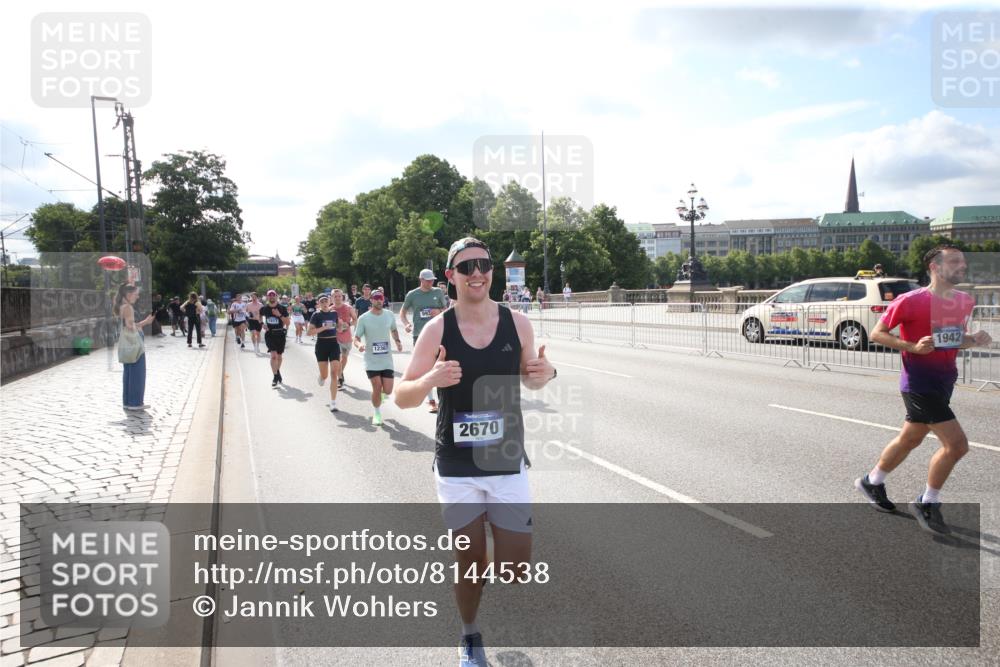 29.06.2025 - hella hamburg halbmarathon Jannik Wohlers http://msf.ph/oto/8144538 29.06.2025 09:54:13 Lombardsbrücke 1171, 1342, 1549, 1817, 1942, 2442, 2470, 2561, 2670, 2889, 3562, 4017, 4816, 5447, 5706, 5884, 6266, 6723, 6819, 7087, 7274, 7709, 8142, 8374, 8482, 8916, 9038, 9051, 9924, 10057, 10237, 11422, 11518, 11519, 11688, 12367, 12413, 12776, 13008, 13398, 13421, 13630, 13919, 14248, 14361, 14797, 14911, 15981, 16626, 16834, 17353, 17461, 17753, 17865, 17905, 18370, 18801, 18915, 18923, 18942, 19007, 19038, 19051 meine-sportfotos.de