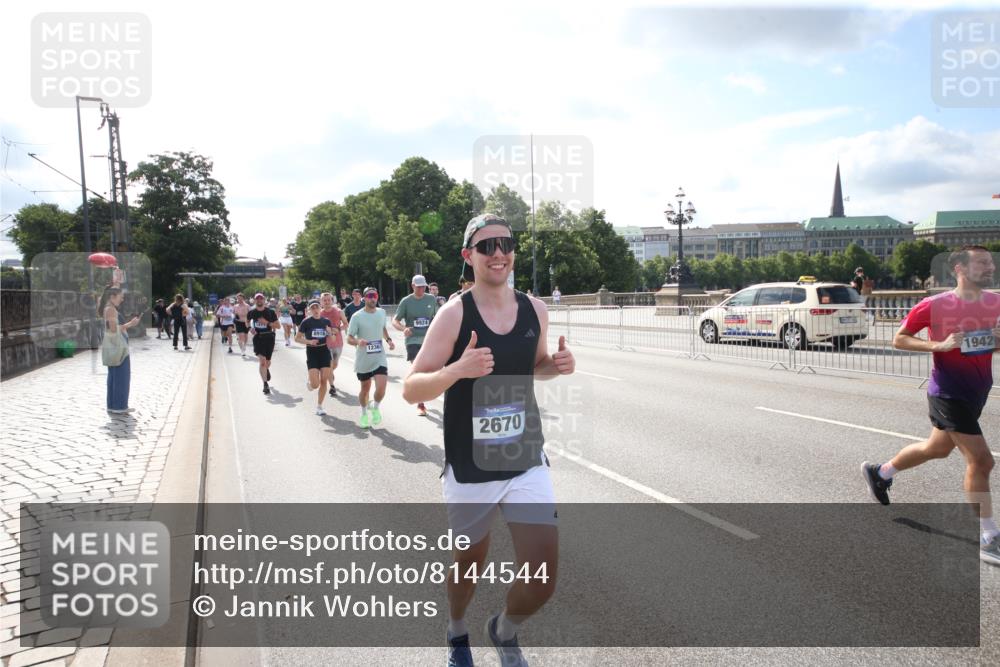 29.06.2025 - hella hamburg halbmarathon Jannik Wohlers http://msf.ph/oto/8144544 29.06.2025 09:54:13 Lombardsbrücke 1171, 1342, 1549, 1817, 1942, 2442, 2470, 2561, 2670, 2889, 3562, 4017, 4816, 5447, 5706, 5884, 6266, 6723, 6819, 7087, 7274, 7709, 8142, 8374, 8482, 8916, 9038, 9051, 9924, 10057, 10237, 11422, 11518, 11519, 11688, 12367, 12413, 12776, 13008, 13398, 13421, 13630, 13919, 14248, 14361, 14797, 14911, 15981, 16626, 16834, 17353, 17461, 17753, 17865, 17905, 18370, 18801, 18915, 18923, 18942, 19007, 19038, 19051 meine-sportfotos.de