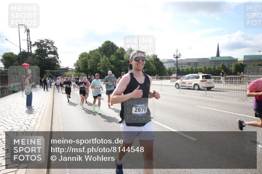 29.06.2025 - hella hamburg halbmarathon Jannik Wohlers http://msf.ph/oto/8144548 29.06.2025 09:54:13 Lombardsbrücke 1171, 1342, 1549, 1817, 1942, 2442, 2470, 2561, 2670, 2889, 3562, 4017, 4816, 5447, 5706, 5884, 6266, 6723, 6819, 7087, 7274, 7709, 8142, 8374, 8482, 8916, 9038, 9051, 9924, 10057, 10237, 11422, 11518, 11519, 11688, 12367, 12413, 12776, 13008, 13398, 13421, 13630, 13919, 14248, 14361, 14797, 14911, 15981, 16626, 16834, 17353, 17461, 17753, 17865, 17905, 18370, 18801, 18915, 18923, 18942, 19007, 19038, 19051 meine-sportfotos.de