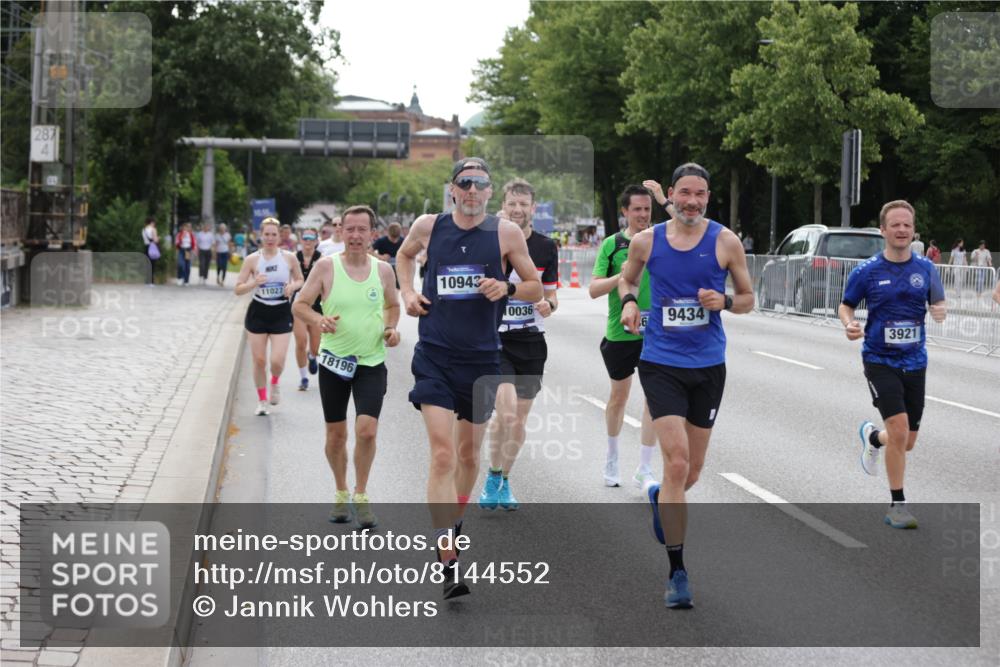 29.06.2025 - hella hamburg halbmarathon Jannik Wohlers http://msf.ph/oto/8144552 29.06.2025 10:09:40 Lombardsbrücke 1548, 3921, 4592, 5511, 7081, 7333, 7636, 8219, 8890, 9366, 9434, 9674, 9781, 10036, 10943, 11027, 12567, 16445, 17148, 18196, 18707 meine-sportfotos.de