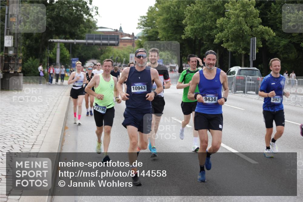 29.06.2025 - hella hamburg halbmarathon Jannik Wohlers http://msf.ph/oto/8144558 29.06.2025 10:09:40 Lombardsbrücke 1548, 3921, 4592, 5511, 7081, 7333, 7636, 8219, 8890, 9366, 9434, 9674, 9781, 10036, 10943, 11027, 12567, 16445, 17148, 18196, 18707 meine-sportfotos.de