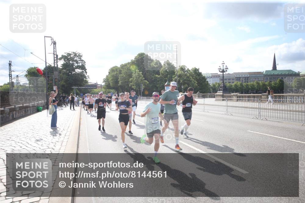 29.06.2025 - hella hamburg halbmarathon Jannik Wohlers http://msf.ph/oto/8144561 29.06.2025 09:54:14 Lombardsbrücke 1342, 1549, 1817, 1942, 2442, 2470, 2561, 2670, 2889, 2955, 3562, 4017, 4816, 5447, 5706, 5884, 6266, 6723, 6819, 6978, 7087, 7274, 7709, 8142, 8374, 8482, 8916, 9038, 9051, 9924, 10057, 10237, 11422, 11518, 11519, 11688, 12367, 12413, 12776, 13008, 13398, 13421, 13630, 13919, 14248, 14361, 14797, 14911, 15981, 16626, 16834, 17353, 17461, 17753, 17865, 17905, 18370, 18801, 18915, 18923, 18942, 19007, 19038, 19051 meine-sportfotos.de
