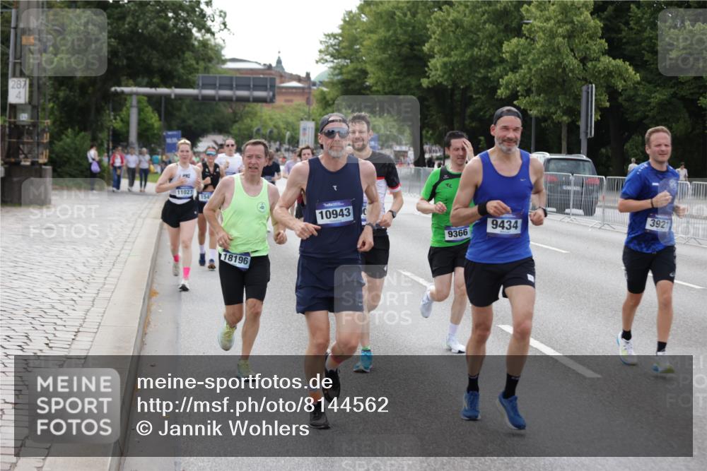 29.06.2025 - hella hamburg halbmarathon Jannik Wohlers http://msf.ph/oto/8144562 29.06.2025 10:09:40 Lombardsbrücke 1548, 3921, 4592, 5511, 7081, 7333, 7636, 8219, 8890, 9366, 9434, 9674, 9781, 10036, 10943, 11027, 12567, 16445, 17148, 18196, 18707 meine-sportfotos.de