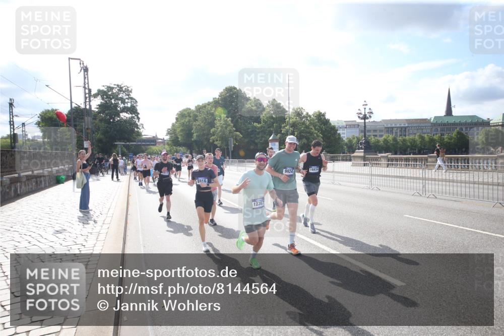 29.06.2025 - hella hamburg halbmarathon Jannik Wohlers http://msf.ph/oto/8144564 29.06.2025 09:54:14 Lombardsbrücke 1342, 1549, 1817, 1942, 2442, 2470, 2561, 2670, 2889, 2955, 3562, 4017, 4816, 5447, 5706, 5884, 6266, 6723, 6819, 6978, 7087, 7274, 7709, 8142, 8374, 8482, 8916, 9038, 9051, 9924, 10057, 10237, 11422, 11518, 11519, 11688, 12367, 12413, 12776, 13008, 13398, 13421, 13630, 13919, 14248, 14361, 14797, 14911, 15981, 16626, 16834, 17353, 17461, 17753, 17865, 17905, 18370, 18801, 18915, 18923, 18942, 19007, 19038, 19051 meine-sportfotos.de