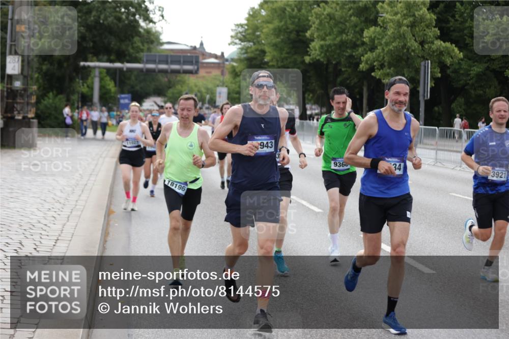 29.06.2025 - hella hamburg halbmarathon Jannik Wohlers http://msf.ph/oto/8144575 29.06.2025 10:09:40 Lombardsbrücke 1548, 3921, 4592, 5511, 7081, 7333, 7636, 8219, 8890, 9366, 9434, 9674, 9781, 10036, 10943, 11027, 12567, 16445, 17148, 18196, 18707 meine-sportfotos.de