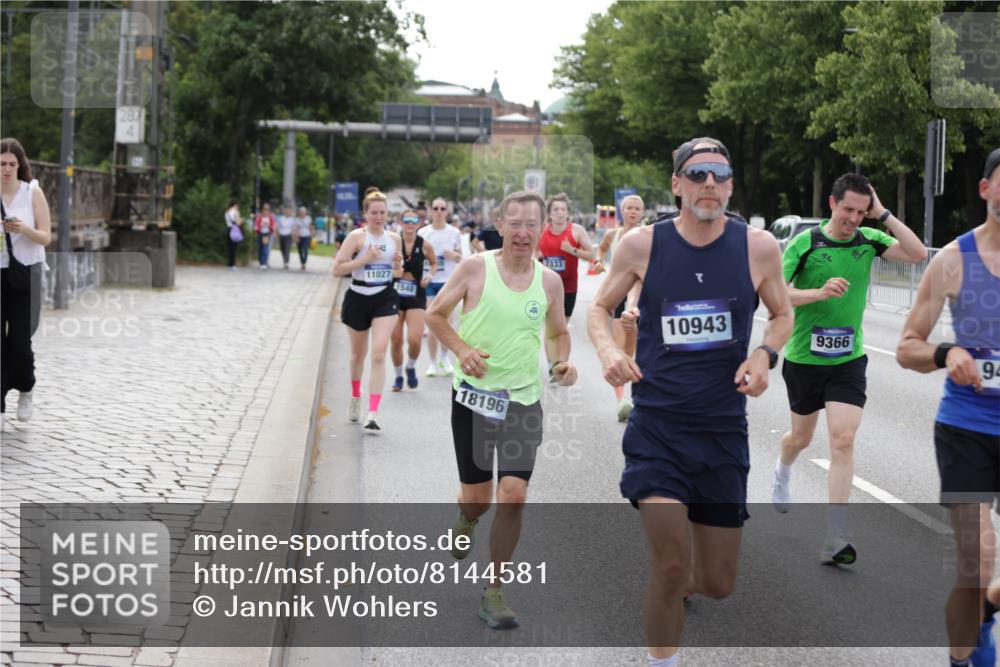 29.06.2025 - hella hamburg halbmarathon Jannik Wohlers http://msf.ph/oto/8144581 29.06.2025 10:09:41 Lombardsbrücke 1548, 3921, 4592, 5511, 7081, 7333, 7636, 8219, 8890, 9366, 9434, 9674, 10036, 10943, 11027, 12567, 16445, 16872, 17148, 18196, 18707 meine-sportfotos.de