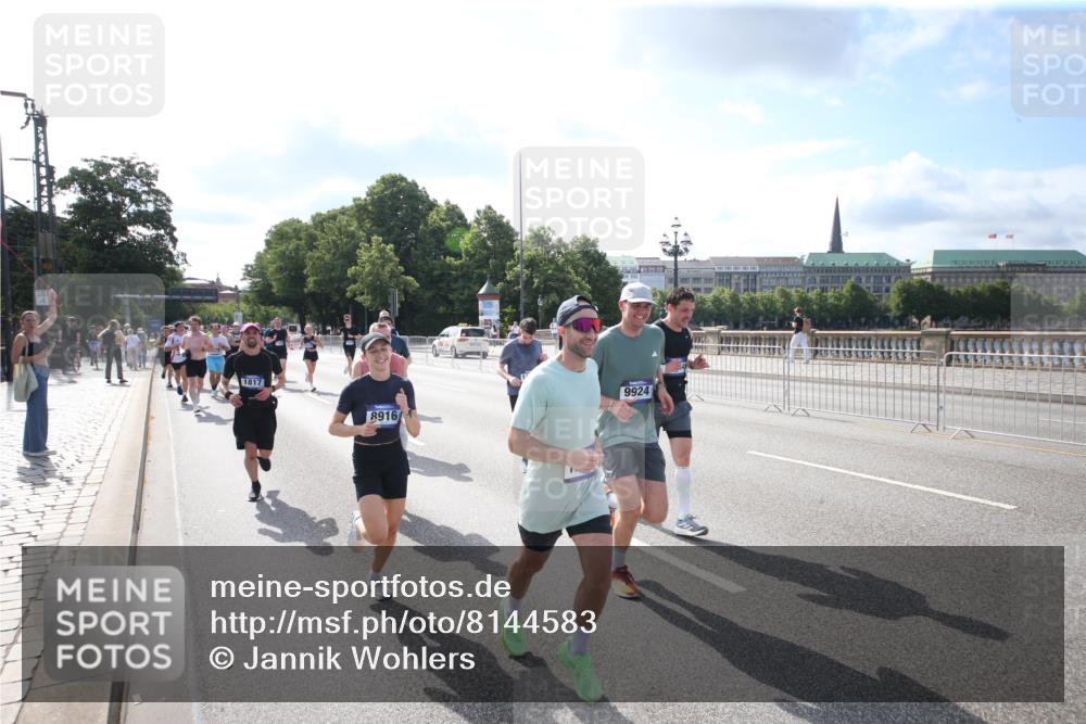 29.06.2025 - hella hamburg halbmarathon Jannik Wohlers http://msf.ph/oto/8144583 29.06.2025 09:54:15 Lombardsbrücke 1549, 1817, 1942, 2222, 2442, 2470, 2561, 2670, 2889, 2955, 3562, 4017, 4816, 5447, 5706, 5884, 6266, 6723, 6819, 6978, 7087, 7274, 7709, 8117, 8142, 8374, 8482, 8916, 9038, 9051, 9924, 10057, 10237, 11422, 11518, 11519, 11688, 12367, 12413, 12776, 13008, 13398, 13421, 13630, 13919, 14248, 14361, 14797, 14911, 15981, 16626, 16834, 17353, 17461, 17753, 17865, 17905, 18370, 18801, 18915, 18923, 18942, 19007, 19038, 19051 meine-sportfotos.de