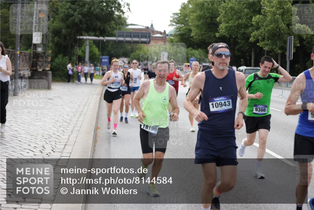 29.06.2025 - hella hamburg halbmarathon Jannik Wohlers http://msf.ph/oto/8144584 29.06.2025 10:09:41 Lombardsbrücke 1548, 3921, 4592, 5511, 7081, 7333, 7636, 8219, 8890, 9366, 9434, 9674, 10036, 10943, 11027, 12567, 16445, 16872, 17148, 18196, 18707 meine-sportfotos.de