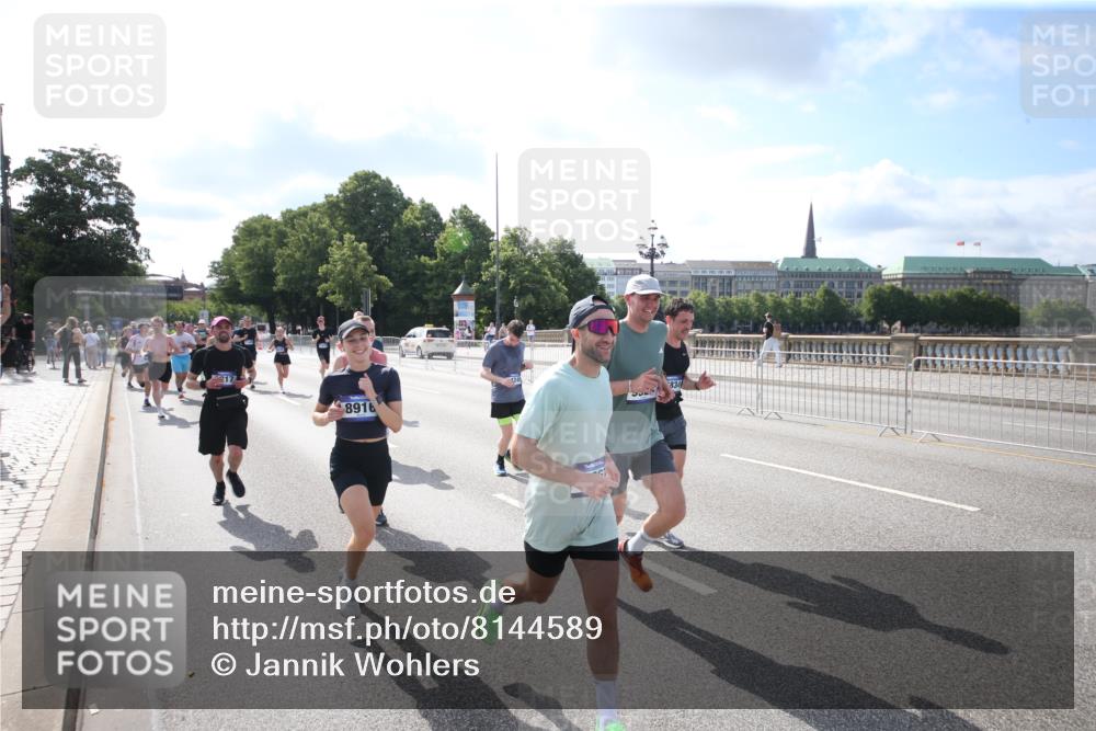 29.06.2025 - hella hamburg halbmarathon Jannik Wohlers http://msf.ph/oto/8144589 29.06.2025 09:54:15 Lombardsbrücke 1549, 1817, 1942, 2222, 2442, 2470, 2561, 2670, 2889, 2955, 3562, 4017, 4816, 5447, 5706, 5884, 6266, 6723, 6819, 6978, 7087, 7274, 7709, 8117, 8142, 8374, 8482, 8916, 9038, 9051, 9924, 10057, 10237, 11422, 11518, 11519, 11688, 12367, 12413, 12776, 13008, 13398, 13421, 13630, 13919, 14248, 14361, 14797, 14911, 15981, 16626, 16834, 17353, 17461, 17753, 17865, 17905, 18370, 18801, 18915, 18923, 18942, 19007, 19038, 19051 meine-sportfotos.de