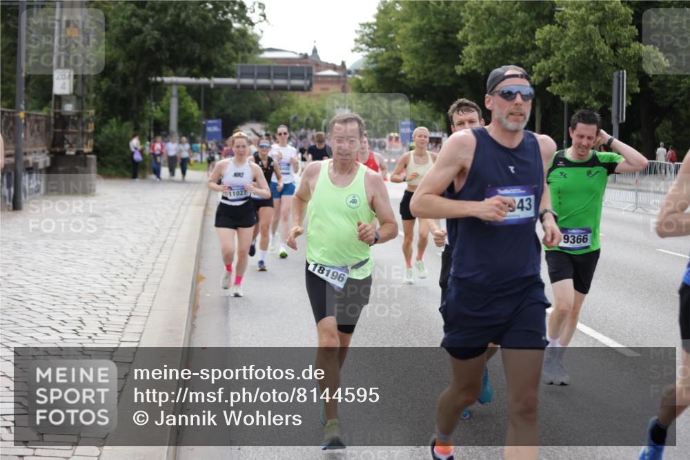 29.06.2025 - hella hamburg halbmarathon Jannik Wohlers http://msf.ph/oto/8144595 29.06.2025 10:09:41 Lombardsbrücke 1548, 3921, 4592, 5511, 7081, 7333, 7636, 8219, 8890, 9366, 9434, 9674, 10036, 10943, 11027, 12567, 16445, 16872, 17148, 18196, 18707 meine-sportfotos.de