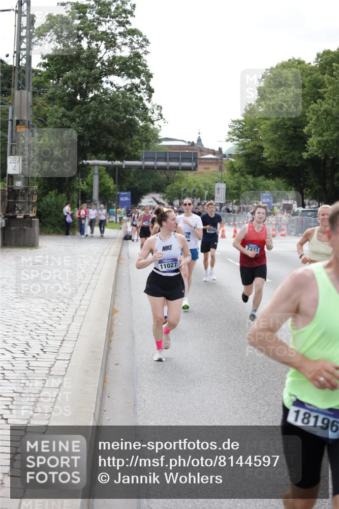 29.06.2025 - hella hamburg halbmarathon Jannik Wohlers http://msf.ph/oto/8144597 29.06.2025 10:09:42 Lombardsbrücke 1548, 3921, 5511, 7042, 7081, 7333, 7636, 8219, 8890, 9366, 9434, 9674, 10036, 10943, 11027, 12567, 16445, 16872, 17148, 18196, 18707 meine-sportfotos.de