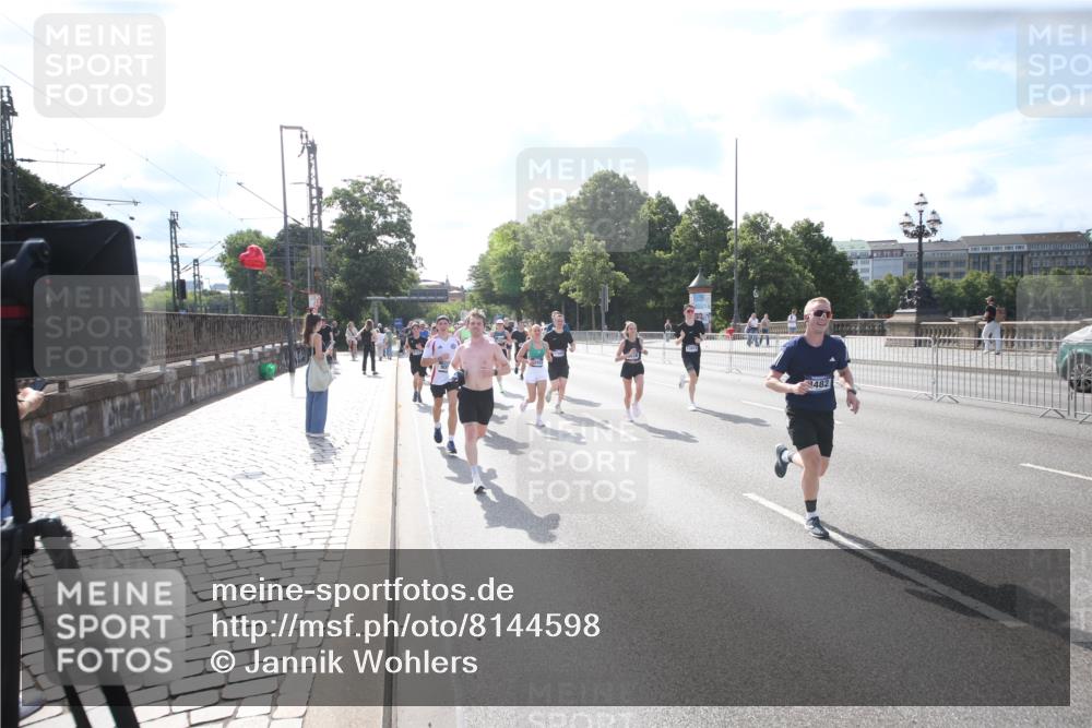 29.06.2025 - hella hamburg halbmarathon Jannik Wohlers http://msf.ph/oto/8144598 29.06.2025 09:54:17 Lombardsbrücke 1549, 1817, 1942, 2222, 2442, 2470, 2561, 2670, 2955, 3562, 4017, 4816, 5447, 5706, 5884, 6266, 6723, 6819, 6978, 7087, 7274, 8117, 8142, 8374, 8482, 8657, 8916, 9038, 9051, 9924, 10057, 11422, 11518, 11519, 11688, 12269, 12367, 12670, 13008, 13398, 13421, 13630, 13726, 13919, 14248, 14361, 14797, 14911, 15478, 15479, 16626, 16834, 17353, 17461, 17753, 17865, 18370, 18801, 18915, 18923, 18942, 19007 meine-sportfotos.de