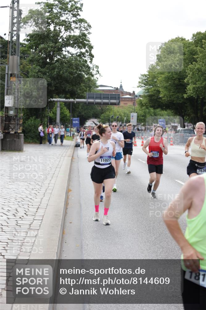 29.06.2025 - hella hamburg halbmarathon Jannik Wohlers http://msf.ph/oto/8144609 29.06.2025 10:09:42 Lombardsbrücke 1548, 3921, 5511, 7042, 7081, 7333, 7636, 8219, 8890, 9366, 9434, 9674, 10036, 10943, 11027, 12567, 16445, 16872, 17148, 18196, 18707 meine-sportfotos.de