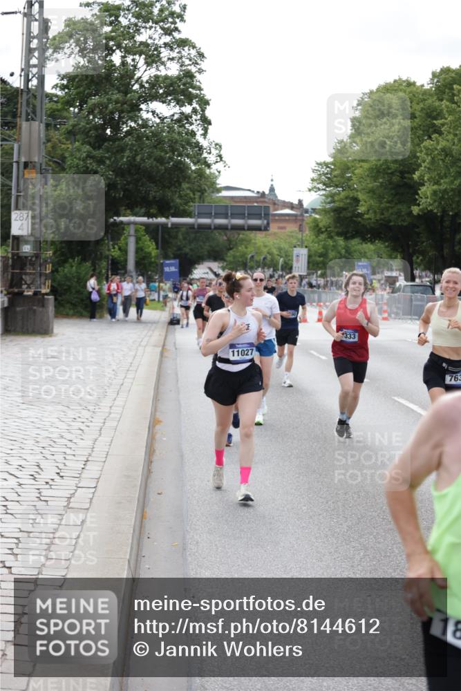 29.06.2025 - hella hamburg halbmarathon Jannik Wohlers http://msf.ph/oto/8144612 29.06.2025 10:09:42 Lombardsbrücke 1548, 3921, 5511, 7042, 7081, 7333, 7636, 8219, 8890, 9366, 9434, 9674, 10036, 10943, 11027, 12567, 16445, 16872, 17148, 18196, 18707 meine-sportfotos.de