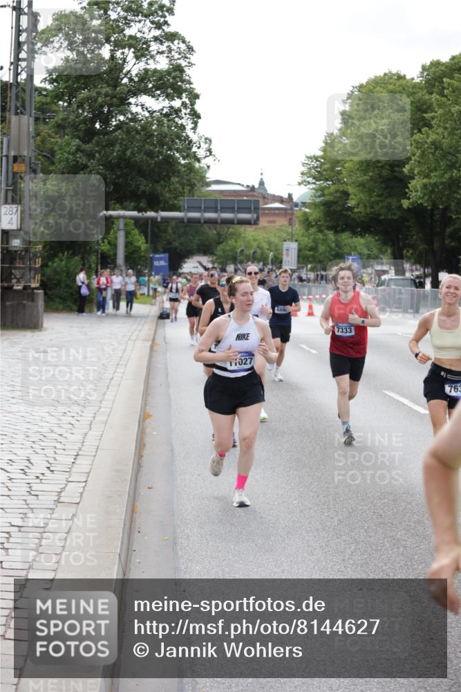 29.06.2025 - hella hamburg halbmarathon Jannik Wohlers http://msf.ph/oto/8144627 29.06.2025 10:09:42 Lombardsbrücke 1548, 3921, 5511, 7042, 7081, 7333, 7636, 8219, 8890, 9366, 9434, 9674, 10036, 10943, 11027, 12567, 16445, 16872, 17148, 18196, 18707 meine-sportfotos.de