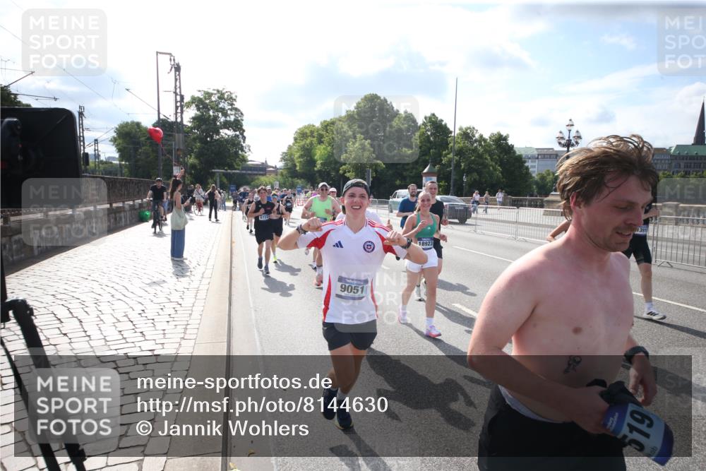 29.06.2025 - hella hamburg halbmarathon Jannik Wohlers http://msf.ph/oto/8144630 29.06.2025 09:54:19 Lombardsbrücke 1549, 1817, 1942, 2222, 2367, 2442, 2470, 2561, 2670, 2955, 4816, 5447, 5706, 5884, 6723, 6819, 6978, 7087, 7274, 7335, 8117, 8142, 8374, 8482, 8657, 8916, 8981, 9038, 9051, 9710, 9924, 11422, 11518, 11519, 11688, 12269, 12367, 12670, 13008, 13421, 13630, 13726, 13919, 14248, 14361, 14797, 14911, 15478, 15479, 15684, 16834, 16907, 17353, 17461, 17753, 17865, 18370, 18801, 18915, 18923, 18942, 19007 meine-sportfotos.de